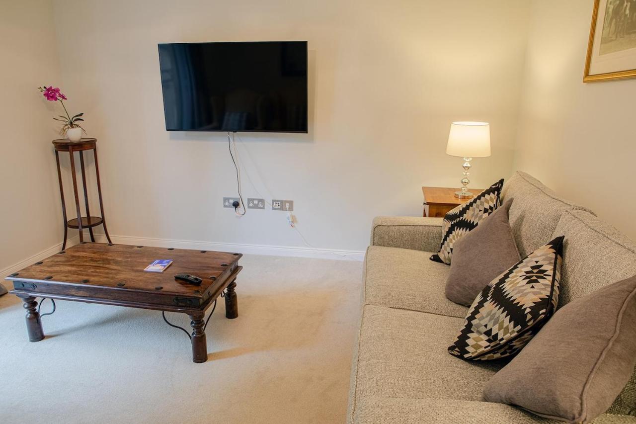 Hedgefield House - Serene Top Floor Flat Inverness Eksteriør billede