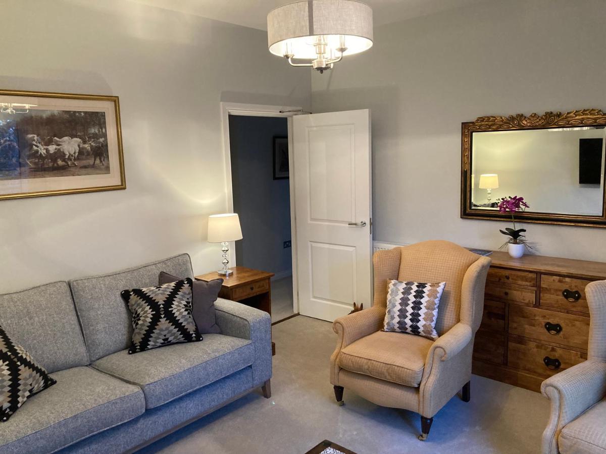 Hedgefield House - Serene Top Floor Flat Inverness Eksteriør billede