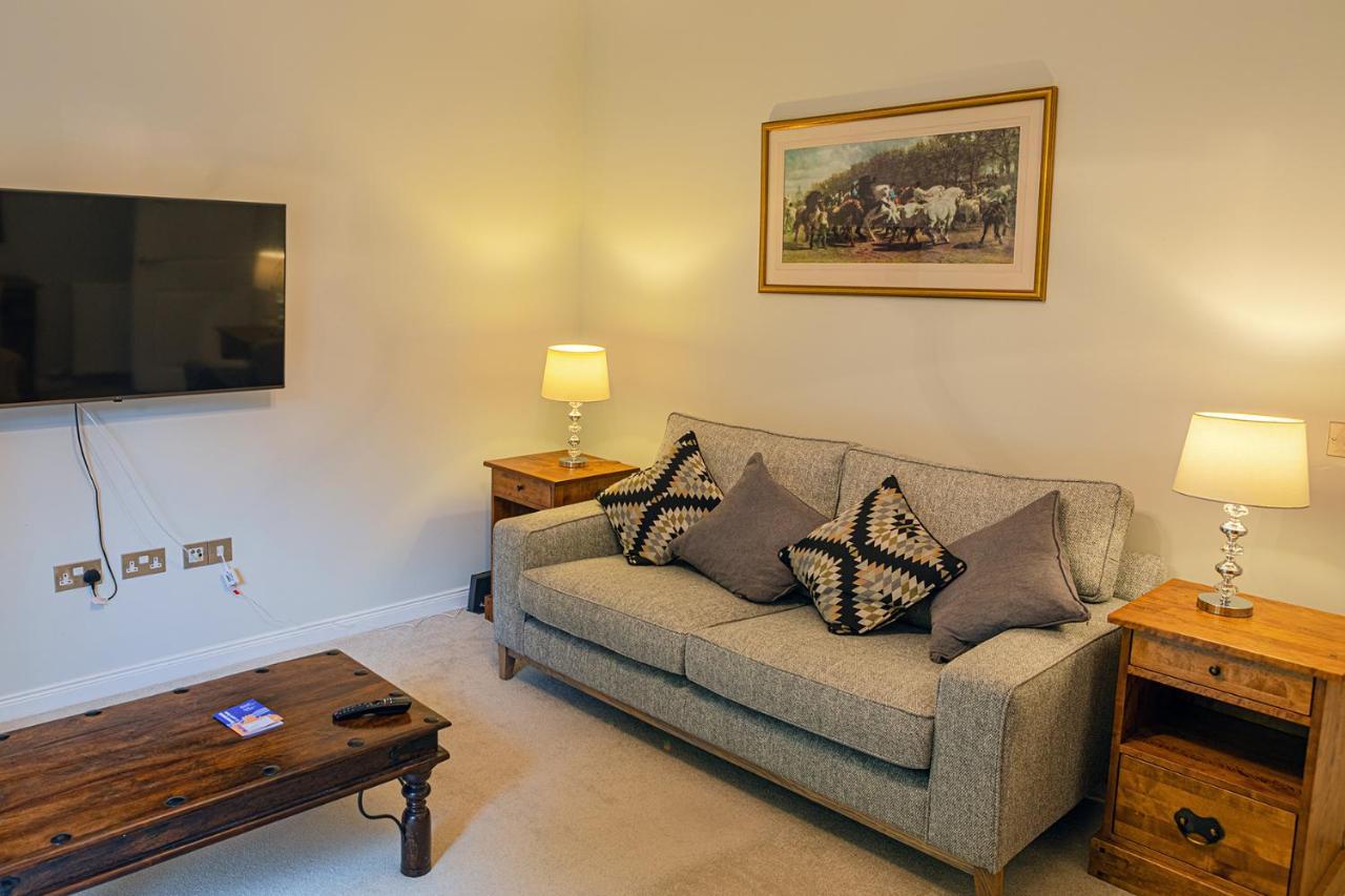 Hedgefield House - Serene Top Floor Flat Inverness Eksteriør billede